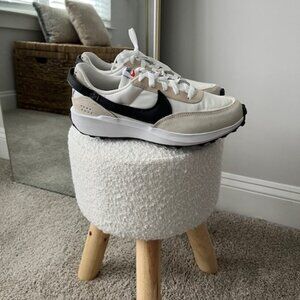 New in box Nike Woman's Waffle Debut size 8.5